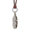 Collar de Aleación con Pluma y Cuero de Estilo Hip-Hop Retro Personalizado de Venta Caliente Europea y Americana Cadena Larga Ajustable Versátil para Suéter