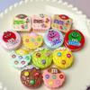 Macaron Diversión Después de Comer M Monstruo Dibujo Animado Accesorios Pegamento Crema Agujero de Zapato Accesorios de Resina Accesorios DIY Funda para Teléfono Horquilla