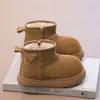 Botas de Nieve Gruesas de Algodón para Niñas Botas Cálidas de Algodón Grandes para Niños Invierno 2025 Nuevo Estilo Zapatos de Algodón Gruesos para Niños Tendencia