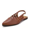 Sandálias retrô douradas vazadas com bico fino e tira no calcanhar, design plano, novos sapatos femininos de verão com bico fechado