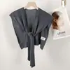Elegante chal fino de punto al estilo de las celebridades de internet coreanas, hecho de mezcla de lana, adecuado para llevar en capas sobre un chaleco o camisa estilo vacacional