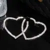 Brincos de Coração Vazado com Diamantes Exagerados Agulha de Prata Europeus e Americanos Brincos de Luxo Leve Alto Padrão Brincos Elegantes Simples da Moda Feminina