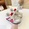 Zapatillas de moda para niñas estilo coreano 2026 primavera y otoño nuevo modelo zapatillas de entrenamiento alemanas para niñas zapatillas deportivas infantiles versátiles de suela blanda