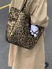 Bolso Grande de Moda con Estampado de Leopardo 2025 Nuevo Bolso de Hombro Casual para el Trabajo y Salidas Estudiante Universitario Bolso Tote
