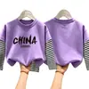 Camiseta de manga longa respirável de algodão puro para meninos, camada base para primavera e outono, novo visual estiloso de duas peças, top estampado versátil