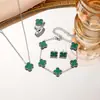 Set de Collar de Acero de Titanio Cuatro Hojas Doble Cara No Descolorante para Mujer, Moderno, Elegante, Lujo Ligero, Sensación de Alta Gama, Pulsera de Nicho al por Mayor