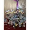 Novos adereços de casamento borboleta de ferro pássaro guia de estrada salão de casamento decoração de palco T layout de lâmpada de chão luminosa
