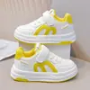 Tênis de Lona Infantil Estilo Primavera Sapatos Brancos para Meninos Superfície de Couro Sapatinhos Brancos para Meninas Tênis Brancos Casuais para Alunos do Ensino Fundamental
