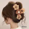 Pinza para el pelo de felpa con lunares de alta gama 2026, Pinza de tiburón moderna y exquisita para mujer, Versátil para el uso diario y el trabajo, Accesorio para el cabello