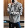 En stock Otoño/Invierno 2026 Nuevo Suéter Cardigan Jacquard Fair Isle Retro Cremallera Doble Tejido Holgado Ropa Exterior para Hombre