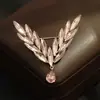 Broche Exquisito de Cristal con Alas de Ángel para Mujer, Diseño Único, Pin de Solapa para Traje de Nicho, Accesorio Versátil de Regalo