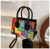 Nuevo bolso de moda de otoño 2021, pequeño bolso cuadrado con costuras, estilo occidental, bandolera de color, bolso bandolera informal.