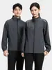 Ropa de trabajo softshell cortavientos integrada para primavera y otoño, personalizable con logotipos impresos para equipos corporativos, talleres de fábrica y entornos industriales.