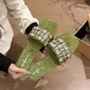 No cansado estilo francés atractivo se puede usar afuera verano punta cuadrada tacón de cuña punta abierta 2026 pantuflas pedrería chanclas pies de mujer enormes estilo nuevo