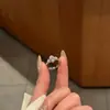 Livro Vermelho Explosivo Estilo Francês Leve Luxo Anel Suspenso Ovo de Pombo Estilo Antigo Médio Sensação Cool Oval Brilhante Anel Grande de Diamante para Mulheres
