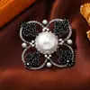Broche Cruz Flor de Corte Retro Europeo y Americano, Elegante Accesorio de Broche de Perlas, Elegante Pin para Abrigo y Suéter
