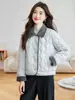Chaqueta de Algodón Ligera con Cuello de Solapa para Mujer, Estilo Corto, Nueva Moda Elegante Otoño/Invierno 2026, Abrigo de Algodón con Patrón de Diamantes y Bloques de Color