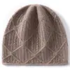 Gorro de cachemira para mujer 100% cachemira pura borde enrollado trenzado de rombos casual versátil a prueba de frío cálido gorro de color liso