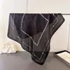 Pañuelo Cuadrado Estampado de Imitación Seda Patrón de Tablero de Ajedrez Chal Pañuelo para el Cuello Pañuelo de Cuello de Alta Gama Pañuelo Cuadrado Pequeño Pañuelo para la Cabeza Pañuelo de Seda Bufanda para Mujer