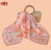 Novo Estilo Lenço Quadrado Feminino 70cm com Estampa Floral Clássica Moda Retrô Lenço de Seda Cetim Chiffon Fonte de Fábrica Atacado
