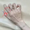Anillo doble pequeño de flor blanca plateada, fresco y elegante, estilo chino nuevo, simple y elegante, lujo ligero, sensación de alta gama, accesorio versátil para mujeres