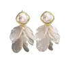 Novos Brincos de Franja de Pétalas Brancas para Rostos Redondos, Adequados para Design Elegante de Nicho, Brincos Femininos Simples, Requintados e de Alta Qualidade