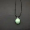 Colgante de piedra amorfa amatista en polvo natural no en las reglas Joyería de collar con cordón de cuero DIY de cristal