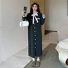 Elegante Vestido de Maternidad Estilo Chanel con Lazos y Botones, Apto para Lactancia, Corte Holgado, Bloques de Color, Efecto Adelgazante, Longitud Media