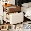Mesa de Cabeceira de Madeira Maciça Estilo Medieval com Cofre Integrado, Novo Modelo 2025, Armário de Armazenamento de Madeira Maciça de Alto Padrão de Luxo Leve para Quarto de Casa