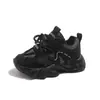 Tênis Masculino Primavera 2026 Novo Modelo Infantil Casual Branco Sapatos Pai para Meninos Mais Velhos Tênis de Corrida com Solado Macio