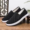 Zapatos de Hombre Estilo Chino a Bajo Precio al por Mayor, Zapatos de Tela Old Beijing de Corte Bajo, Zapatos de Conducir para Hombre, Zapatos de Padre Transpirables de Suela Blanda