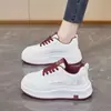 Zapatillas Deportivas Casuales de Moda con Suela Gruesa para Aumentar la Altura, Alto Valor, Rojas, Retro, Nicho, Zapatos Blancos, Nuevo Modelo Primavera y Otoño 2025