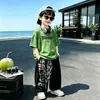 Conjunto de Verano para Niños 2026 Nuevo Tendencia Infantil Estilo Urbano Manga Corta Pantalones de Pierna Ancha Niños Medianos Hip Hop Baile Callejero Conjunto de Dos Piezas