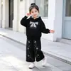 Conjunto Novo Outono e Inverno para Meninas 2026, Roupa de Inverno Espessa com Forro de Fleece Infantil, Conjunto de Duas Peças com Moletom com Capuz para Bebê Venda por Atacado