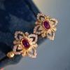 Aretes de Trébol de Cuatro Hojas Italianos Transfronterizos Cao Shi para Mujer Retro de Alta Gama con Imitación de Diamante Aretes de Flores Estilo Corte Europeo y Americano
