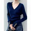 Suéter vermelho de gola V com ombros retos para mulheres, novo design de inverno 2025, blusa base estilosa, top extremamente atraente