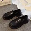 Populares zapatos de cuero para mujer estilo británico con suela gruesa, nuevos mocasines slip-on de otoño 2026 para combinar con faldas