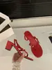 Sandálias de Tanga Vermelhas de Salto Alto Robusto para Mulheres, Estilo de Nicho Verão 2026, Sapatos Romanos Franceses de Bico Aberto para Combinar com Vestidos