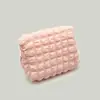 Nueva bolsa pequeña fresca de rejilla de burbujas para almacenamiento de cosméticos, estuche portátil para borlas, almacenamiento de cosméticos y artículos de aseo