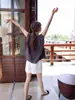 Estilo Sencillo y Casual: Camisa Plisada de Cuello en V Holgada Que Oculta la Figura y Te Hace Ver Más Delgado, Blusa de Botones, Nuevo Estilo de Verano 00929
