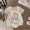 Macacão de verão para recém-nascidas, com tema de coelhinho, falso conjunto de duas peças, macacão de algodão de manga curta para bebês meninas, leve