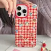 Funda Blanca IMD con Dibujos de Animales a Cuadros Rojos Adecuada para Funda de Teléfono Apple 16/15 iPhone17 Cubierta Protectora Anti-Caídas