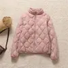 Chamarra acolchada de plumón ligera con capucha y cuello alto transfronteriza para mujer, moda de invierno 2026, cálida blanca de pato, top casual, moderno