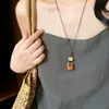 Collar de pez y oso de madera 2026 nuevo estilo vintage colgante con cordón cadena para clavícula diseño de nicho joyería al por mayor