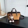 Bolso de gamuza para mujer, nuevo y moderno estilo retro de otoño 2026, adecuado para ir al trabajo, bolso de hombro, bolso cruzado, bolso tipo cubo