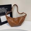 Bolsa de Ombro Transversal Grande Capacidade Texturizada Feminina 2024 Nova Inverno Retro Transfronteiriça Bolsa Dumpling para Trabalho e Dia a Dia