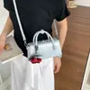 Bolsa de ombro para o dia a dia de verão, bolsa de mão de nicho super popular com uma sensação de bolsa de boliche, novo design 2026 para mulheres