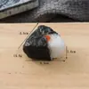 Llavero de Sushi Comida Simulada Llavero de Bola de Arroz Triangular Colgante de Bolsa de Arroz con Huevas de Pescado y Algas Estilo Japonés