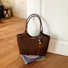 Bolsa de Pão Veludo Retrô de Nicho Feminina 2026 Novo Estilo Moda Simples Popular para o Dia a Dia Bolsa Tote Grande Capacidade Bolsa de Ombro Único