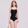Colección de trajes de baño de una pieza para mujer con cremallera frontal, manga larga, protección solar, diseño hueco floral, corte ajustado, secado rápido y moderno, para surf y buceo